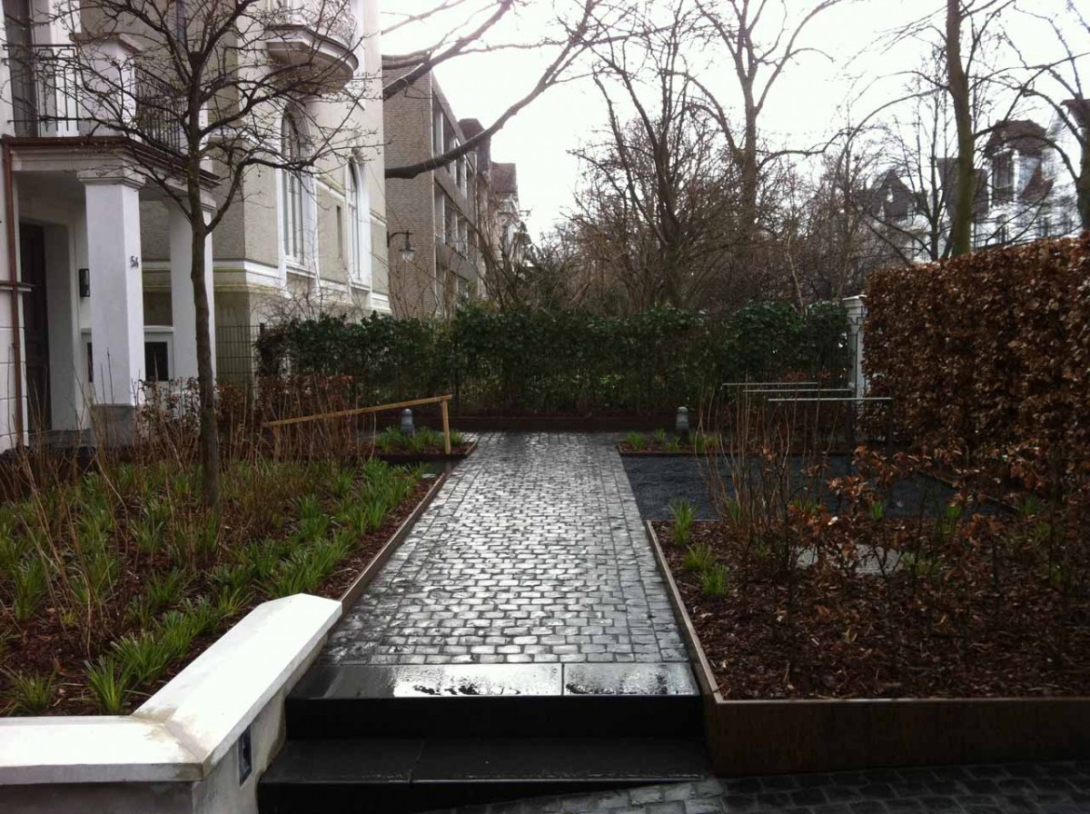 Halbschattiger in HamburgWinterhude Garten von Ehren