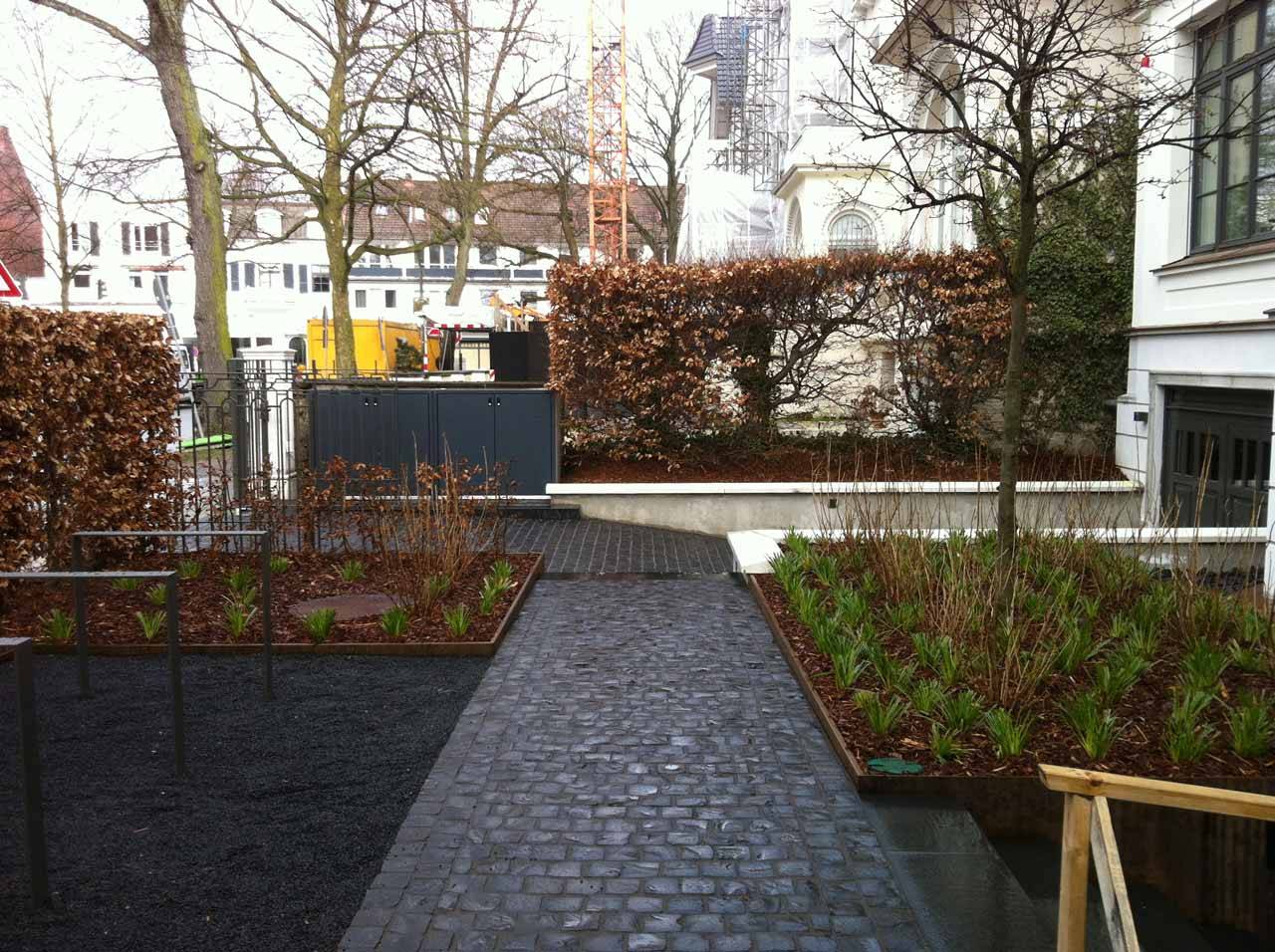 Halbschattiger in HamburgWinterhude Garten von Ehren